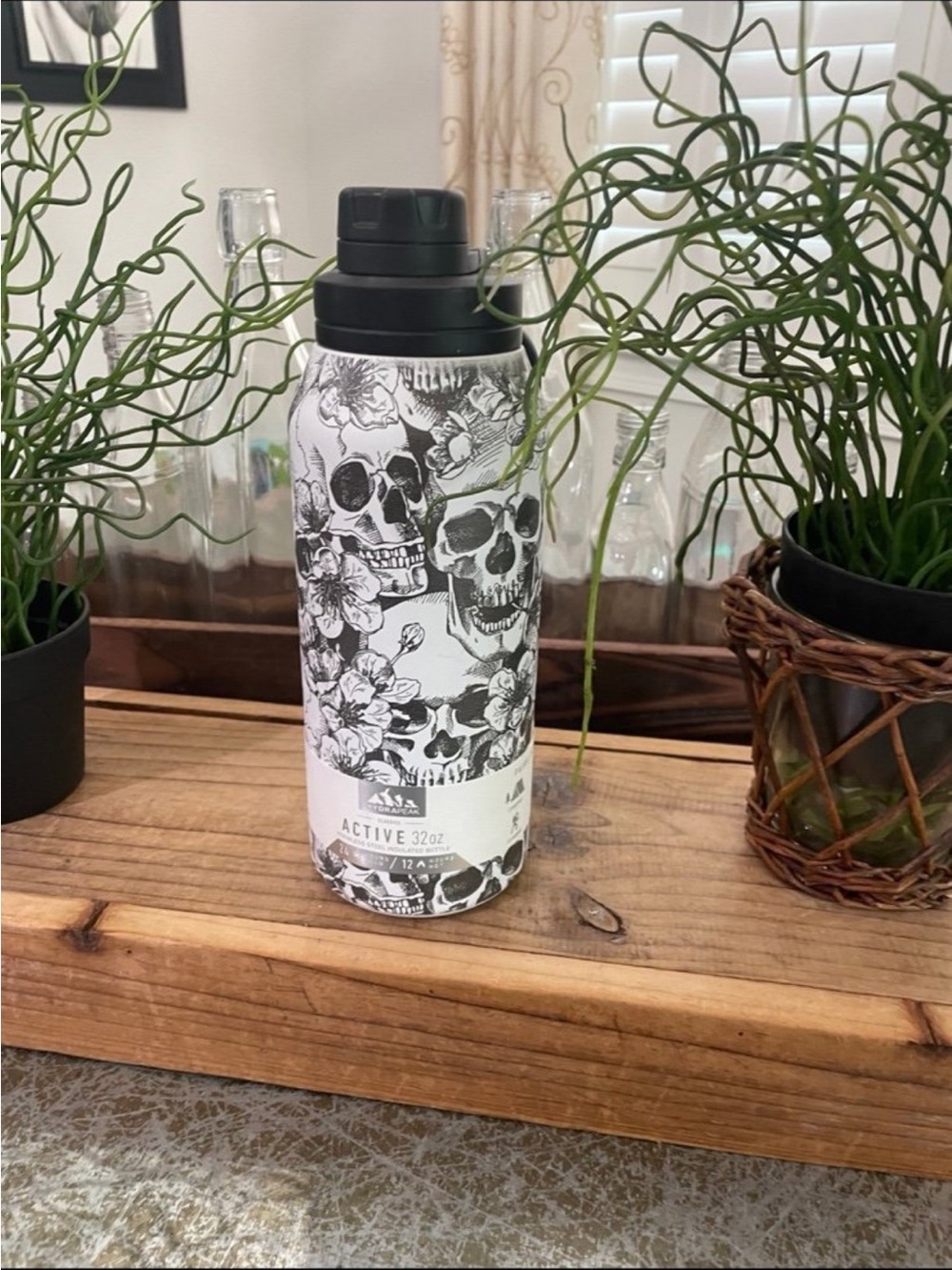 HYDRAPEAK Active 32 oz water bottle  White/ Black SKULLS FLORAL stainless steel